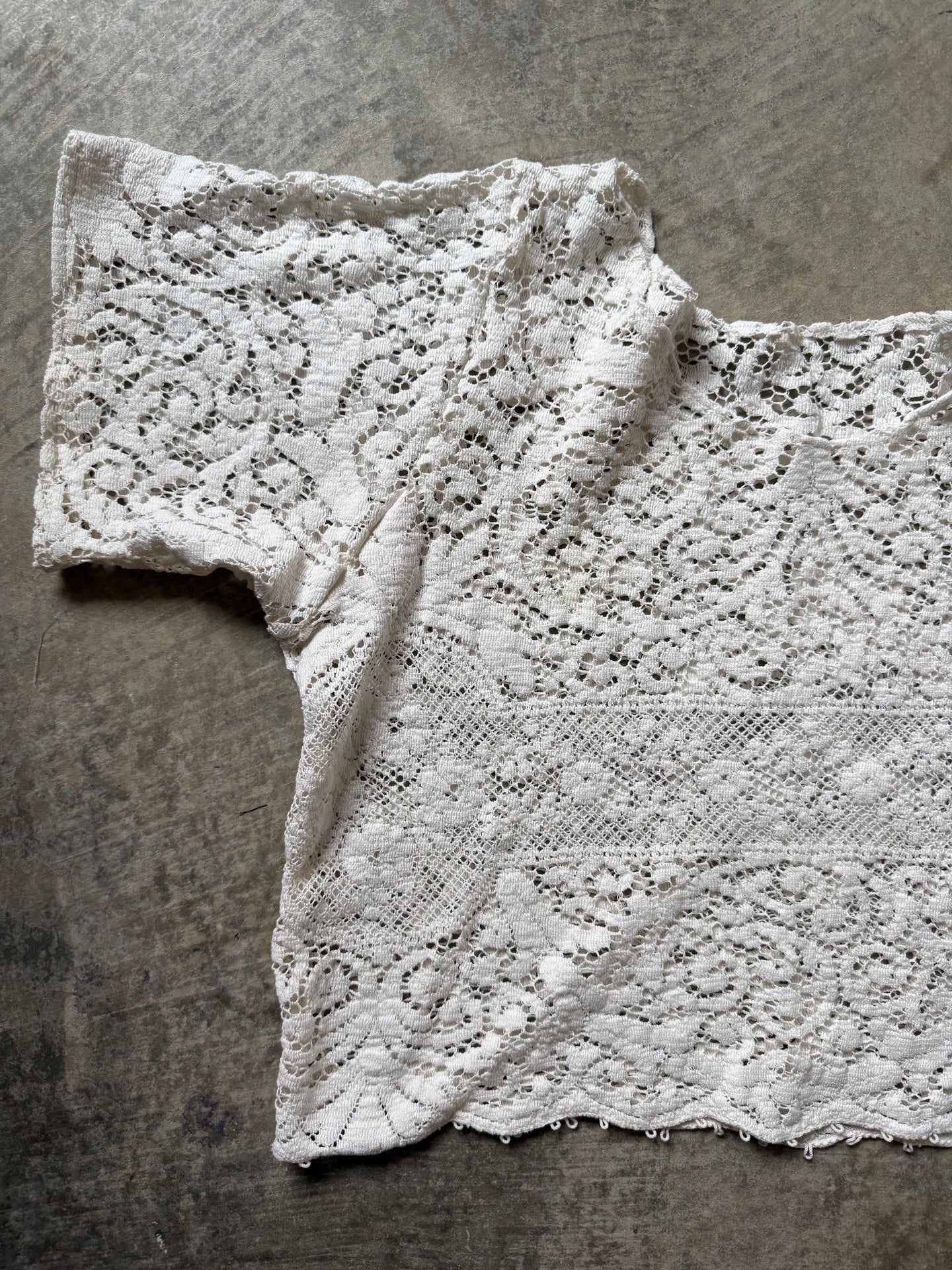 Signature Cream Floral Tablecloth Tee